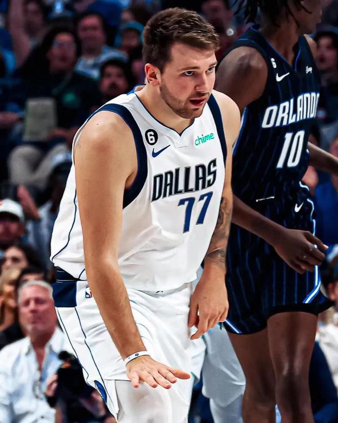 面临危机呢 面临危机呢